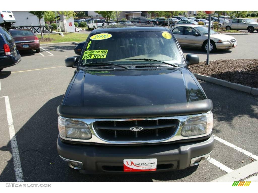 2000 Explorer XLT 4x4 - Black / Medium Prairie Tan photo #2