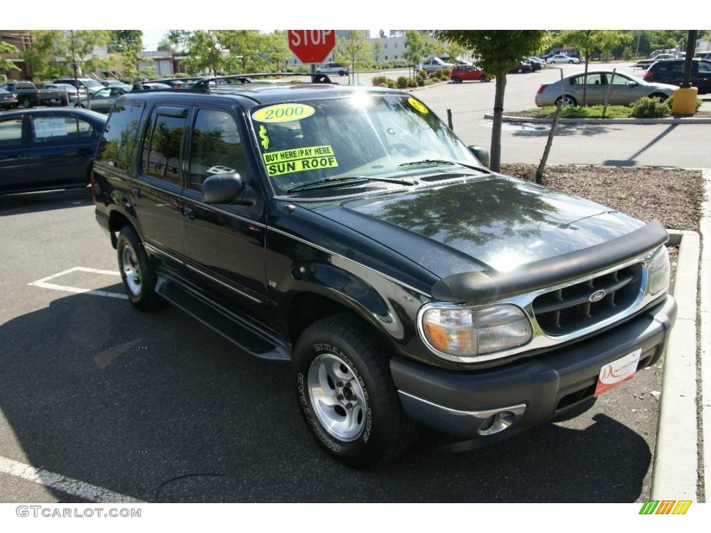 2000 Explorer XLT 4x4 - Black / Medium Prairie Tan photo #3