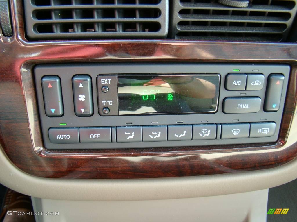 2005 Explorer Limited 4x4 - Ivory Parchment Tri Coat / Medium Parchment photo #25