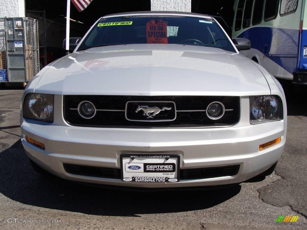 2006 Mustang V6 Premium Convertible - Satin Silver Metallic / Dark Charcoal photo #2