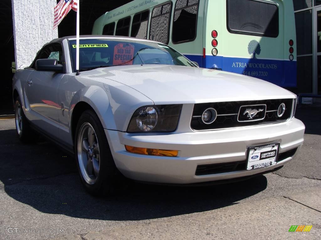 2006 Mustang V6 Premium Convertible - Satin Silver Metallic / Dark Charcoal photo #3