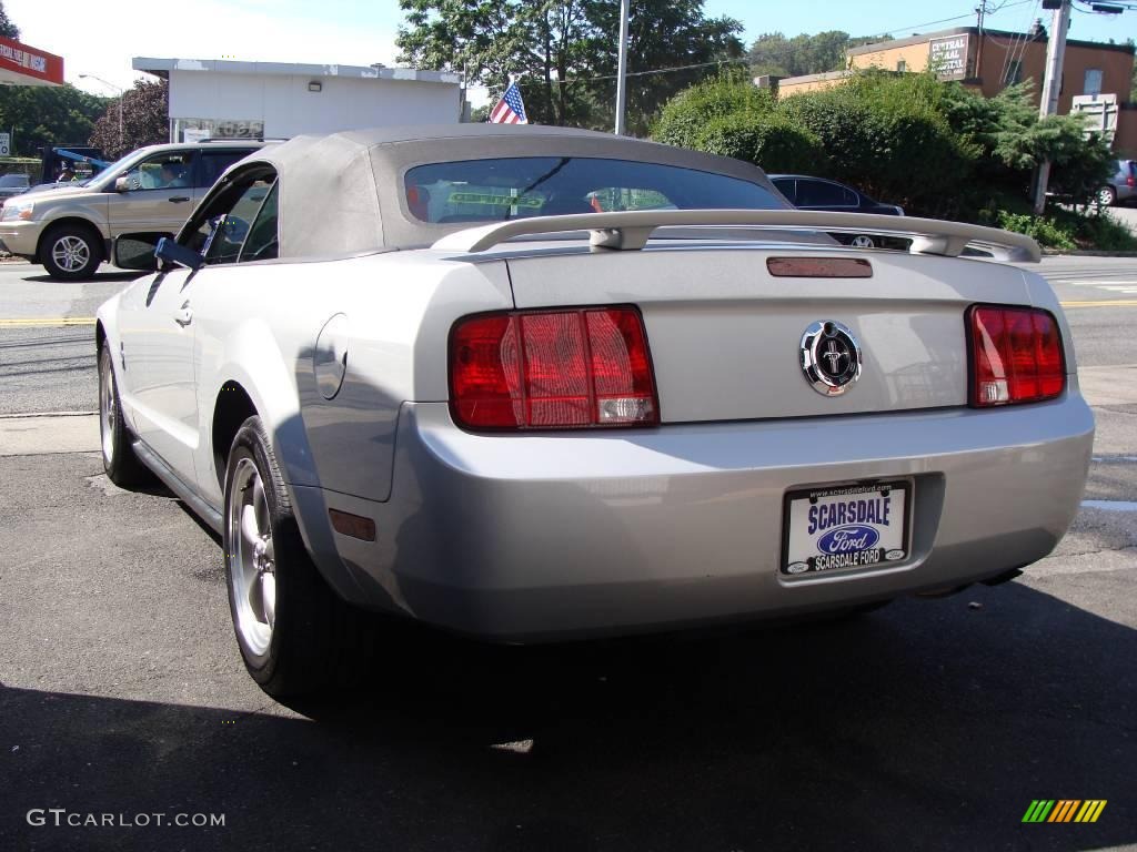 2006 Mustang V6 Premium Convertible - Satin Silver Metallic / Dark Charcoal photo #7