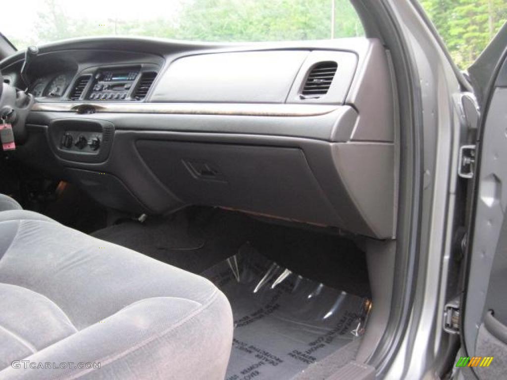 2000 Crown Victoria LX Sedan - Medium Grey Metallic / Dark Charcoal photo #17