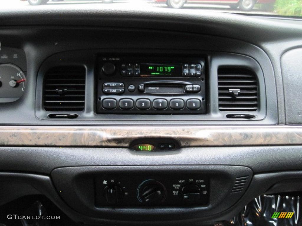 2000 Crown Victoria LX Sedan - Medium Grey Metallic / Dark Charcoal photo #24
