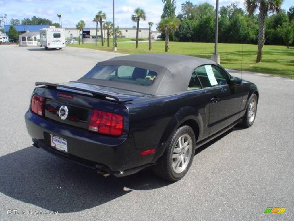 2006 Mustang GT Premium Convertible - Black / Light Parchment photo #5