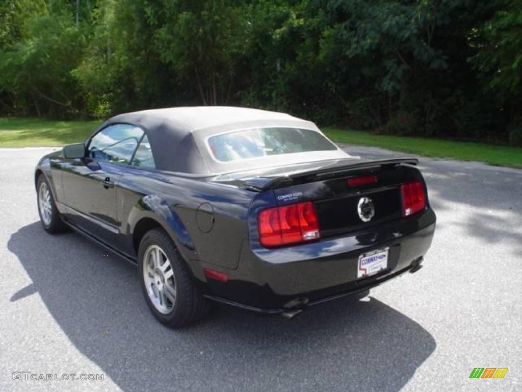2006 Mustang GT Premium Convertible - Black / Light Parchment photo #7