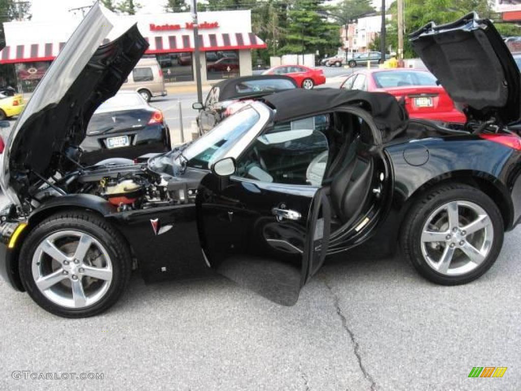 2007 Solstice GXP Roadster - Mysterious Black / Ebony/Red photo #37