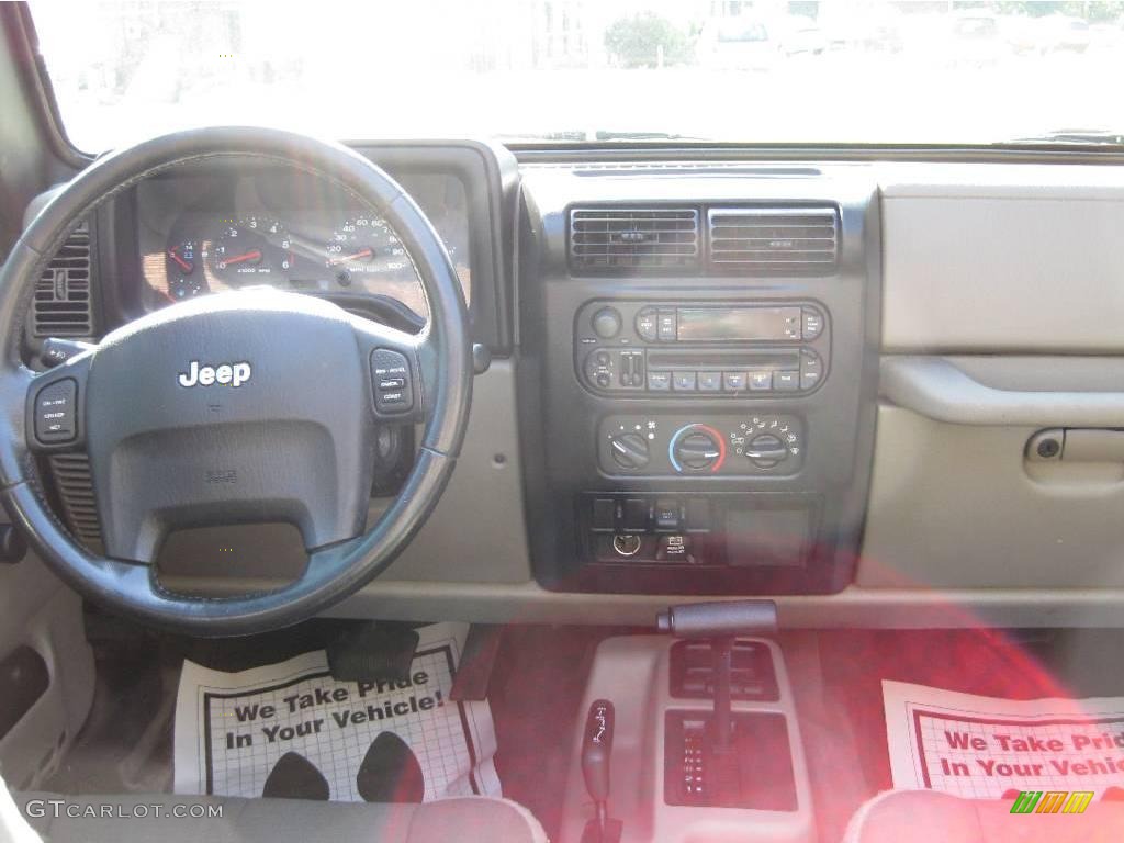 2004 Wrangler Sahara 4x4 - Light Khaki Metallic / Khaki photo #11