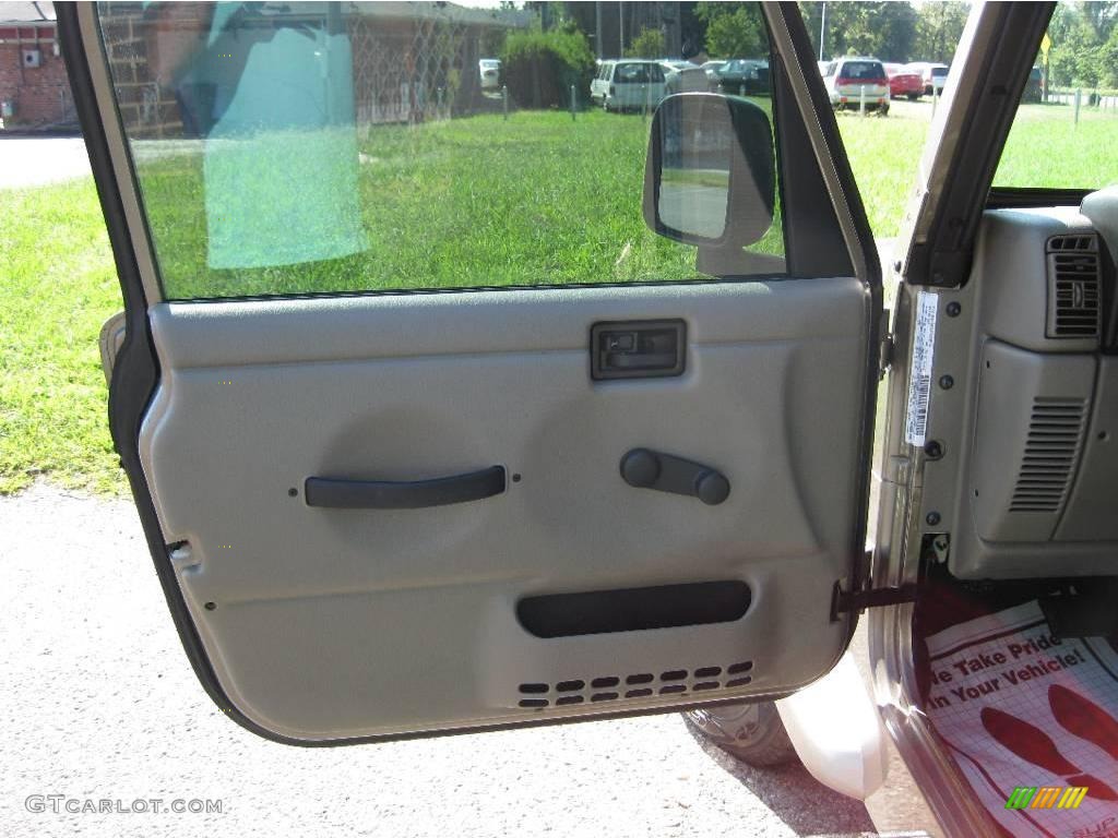 2004 Wrangler Sahara 4x4 - Light Khaki Metallic / Khaki photo #15