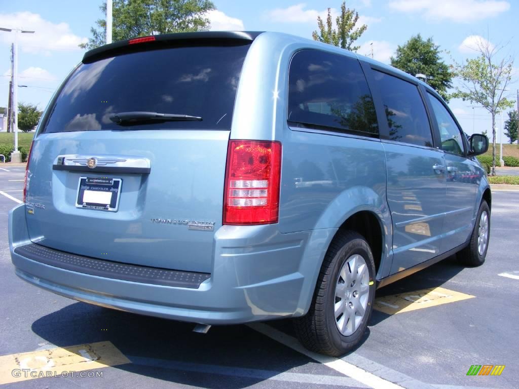 2010 Town & Country LX - Clearwater Blue Pearl / Medium Pebble Beige/Cream photo #3