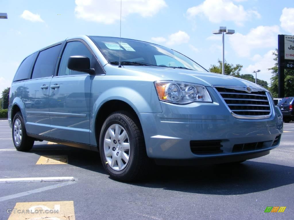 2010 Town & Country LX - Clearwater Blue Pearl / Medium Pebble Beige/Cream photo #4