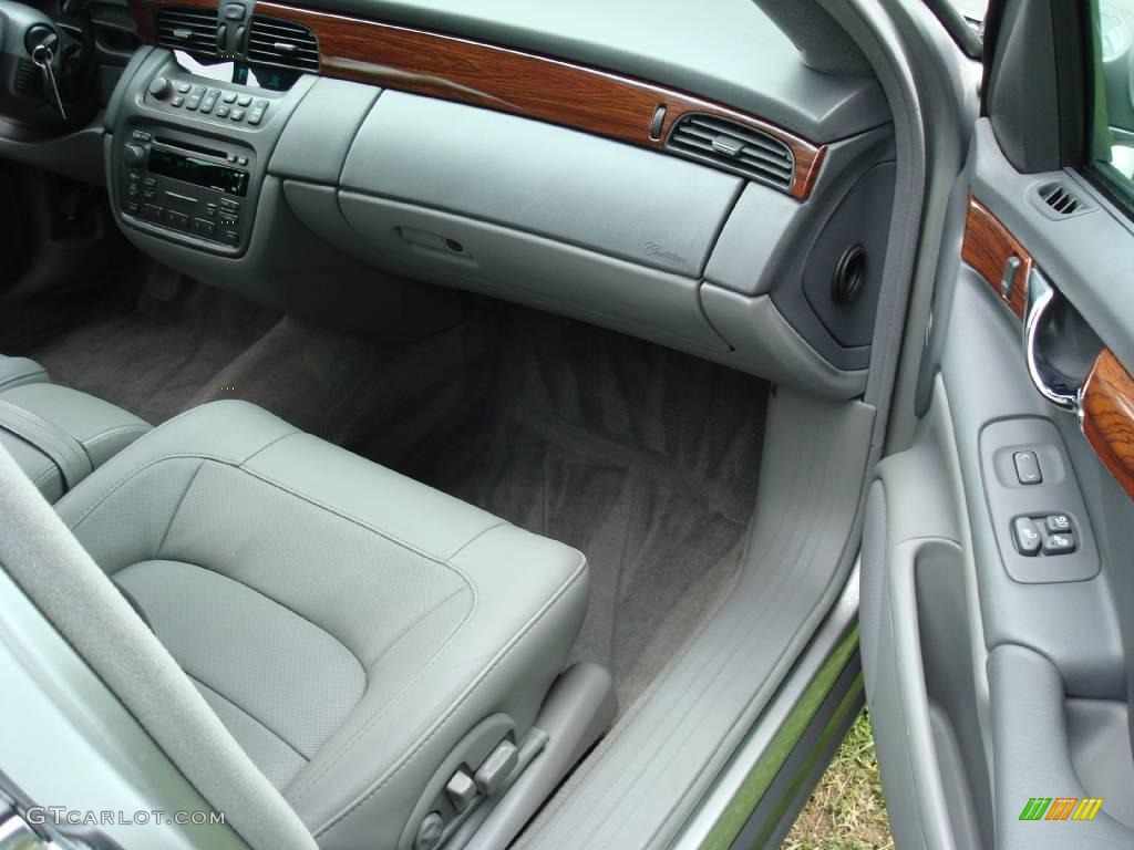 2005 DeVille Sedan - Light Platinum / Dark Gray photo #17