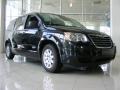 2009 Brilliant Black Crystal Pearl Chrysler Town & Country LX  photo #4