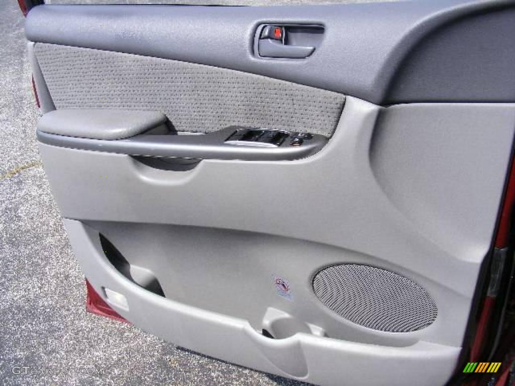 2006 Sienna LE - Salsa Red Pearl / Stone Gray photo #25