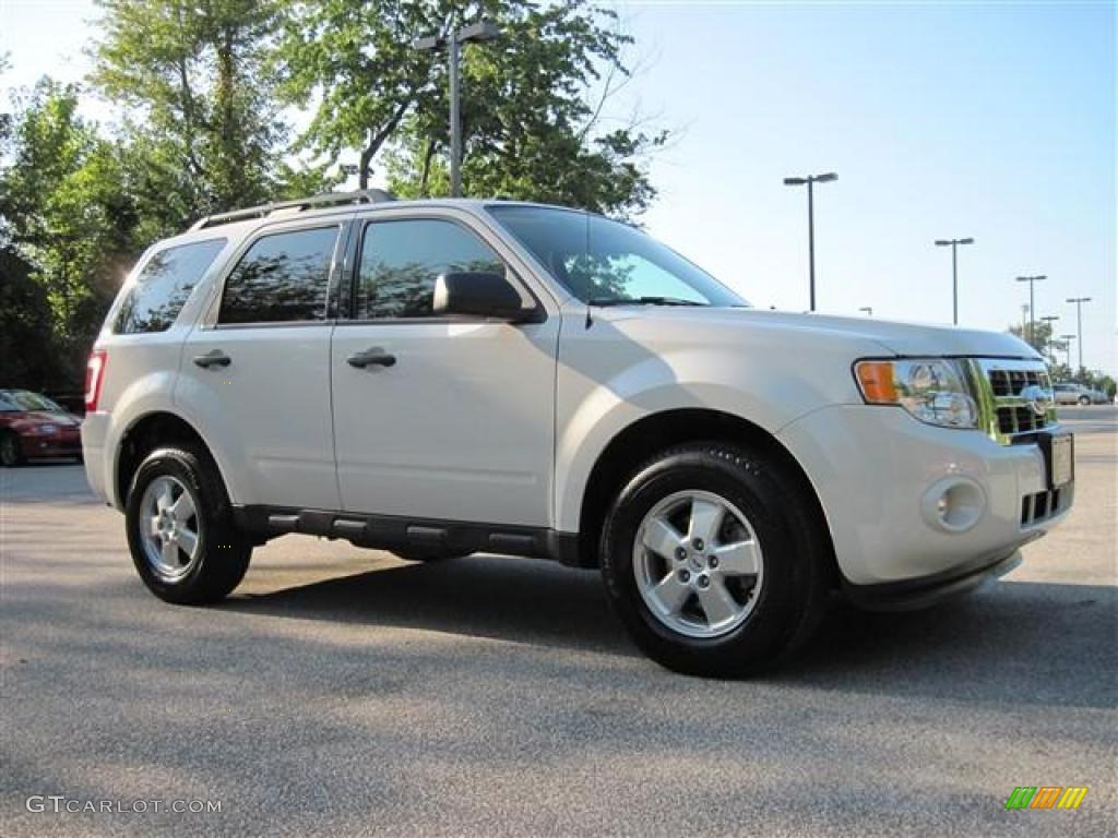 2009 Escape XLT V6 - White Suede / Stone photo #3