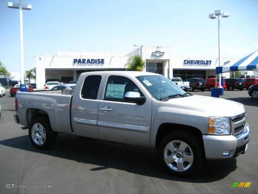 Silver Birch Metallic Chevrolet Silverado 1500