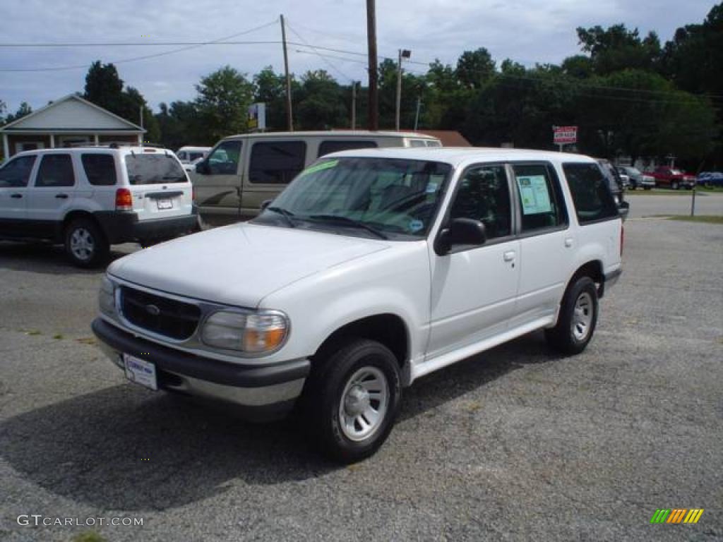 1998 Explorer XLT - Oxford White / Medium Graphite photo #1