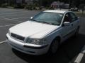 White - S40 1.9T Photo No. 1