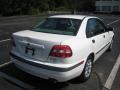 White - S40 1.9T Photo No. 2
