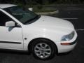 White - S40 1.9T Photo No. 16