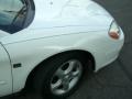 2001 Vibrant White Ford Taurus SES  photo #17