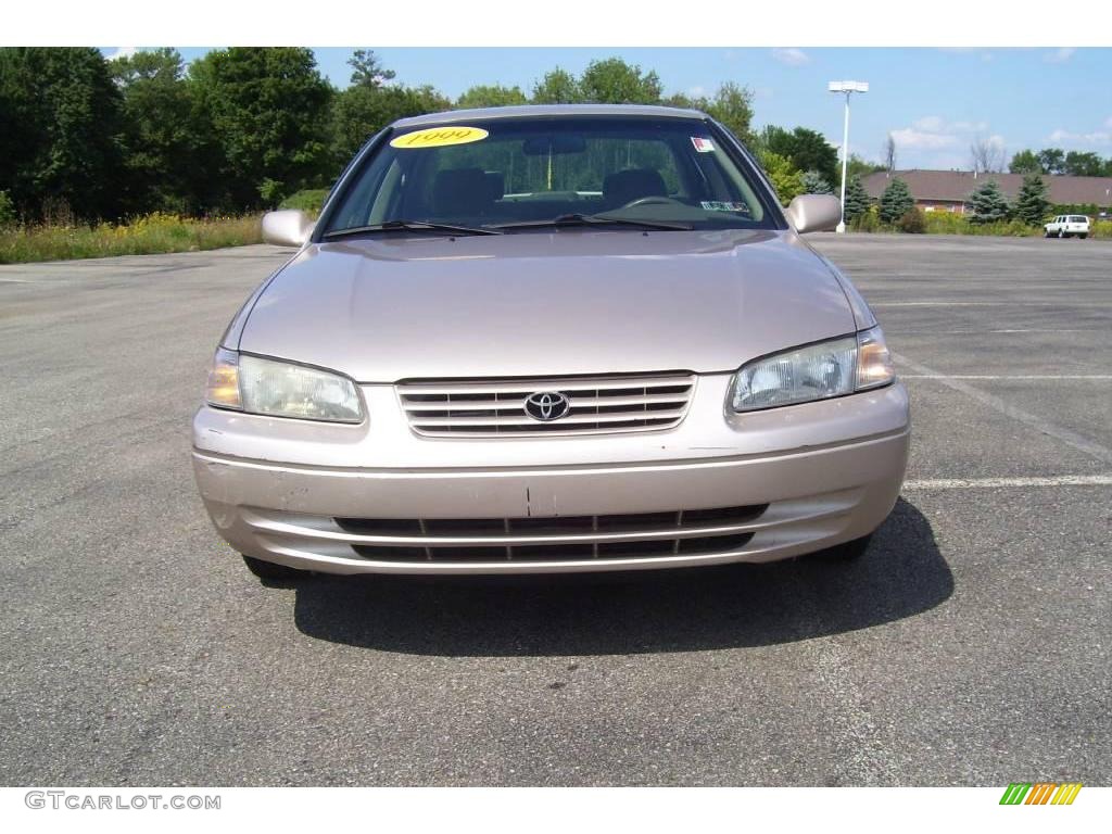 1999 Camry LE - Cashmere Beige Metallic / Oak photo #1