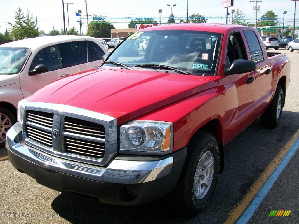 2005 Dakota SLT Quad Cab 4x4 - Flame Red / Medium Slate Gray photo #1