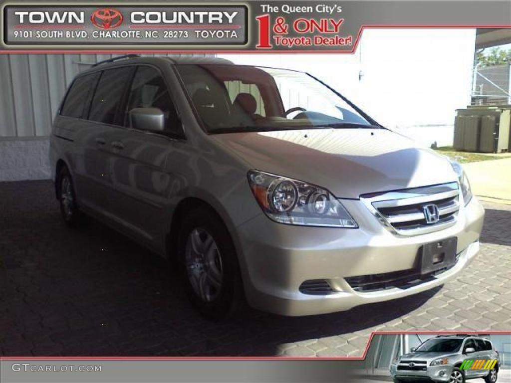 Desert Rock Metallic Honda Odyssey