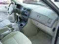 2005 Silky Beige Metallic Kia Sedona LX  photo #27