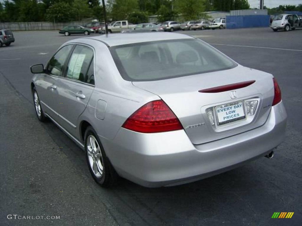 2006 Accord SE Sedan - Alabaster Silver Metallic / Black photo #5