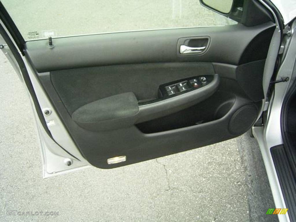 2006 Accord SE Sedan - Alabaster Silver Metallic / Black photo #17