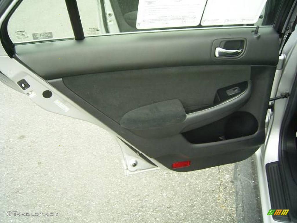 2006 Accord SE Sedan - Alabaster Silver Metallic / Black photo #19