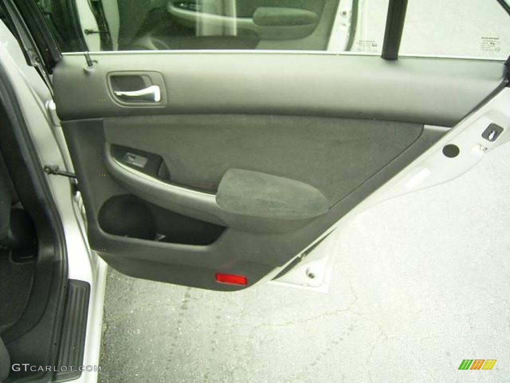 2006 Accord SE Sedan - Alabaster Silver Metallic / Black photo #21
