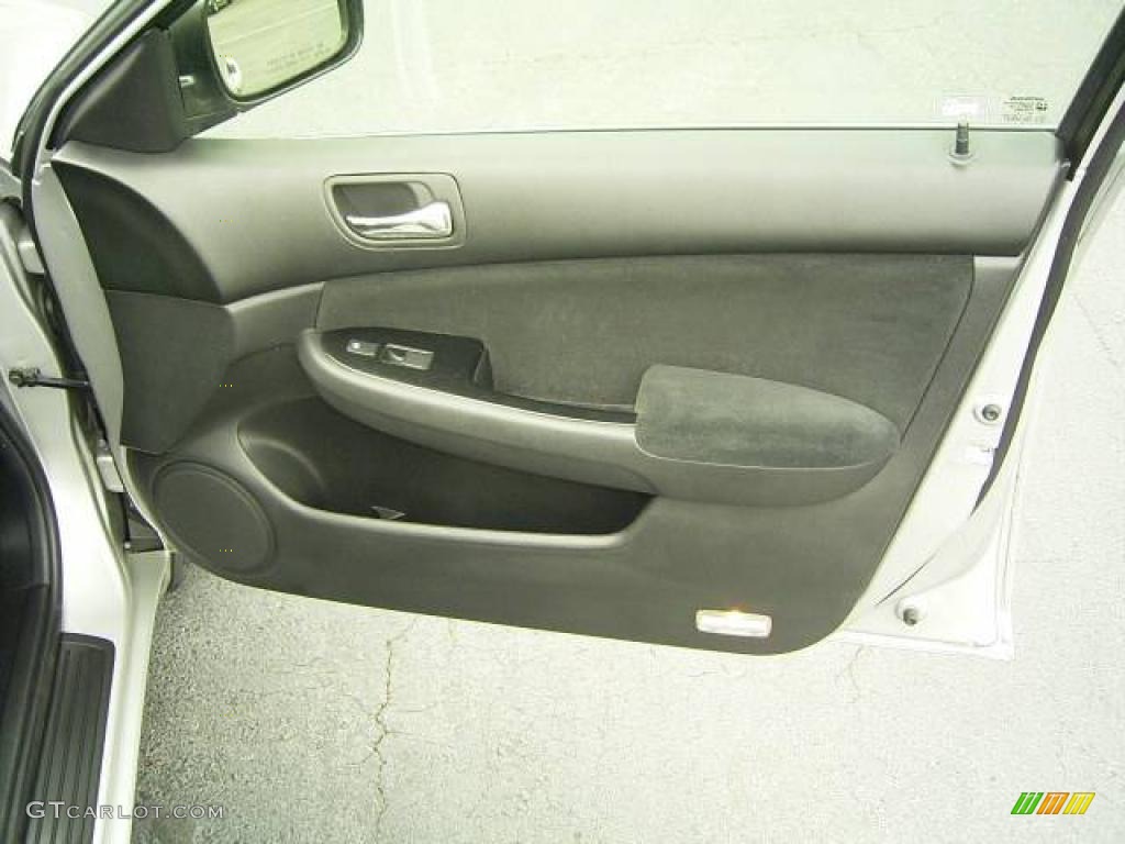 2006 Accord SE Sedan - Alabaster Silver Metallic / Black photo #23