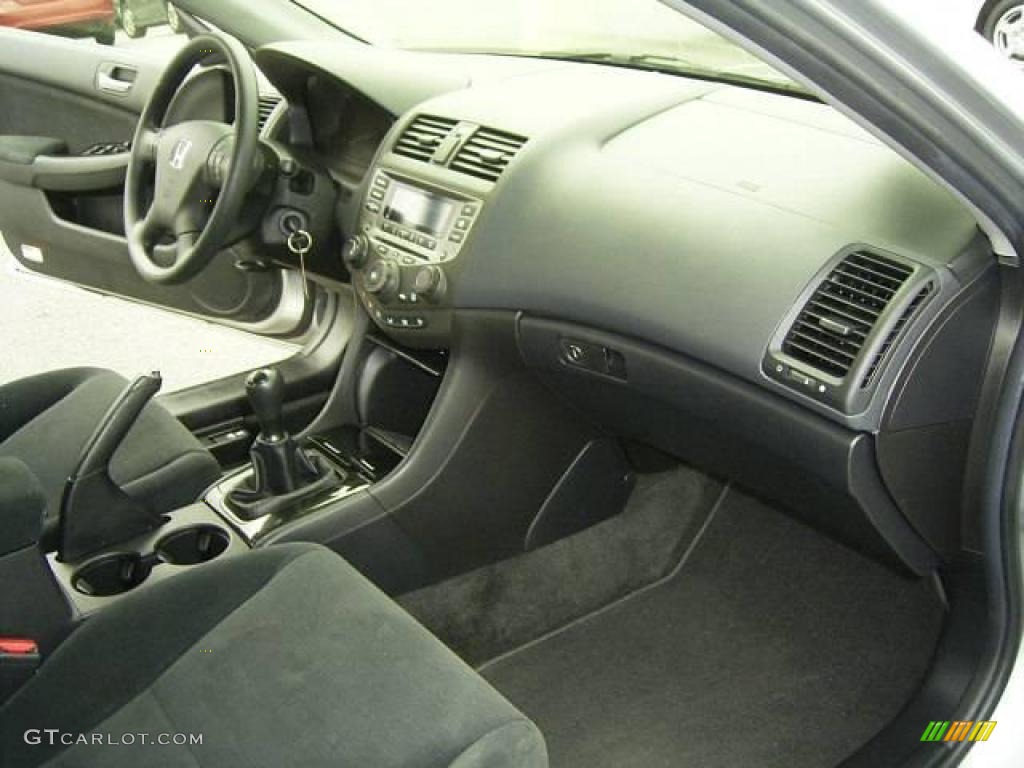 2006 Accord SE Sedan - Alabaster Silver Metallic / Black photo #25