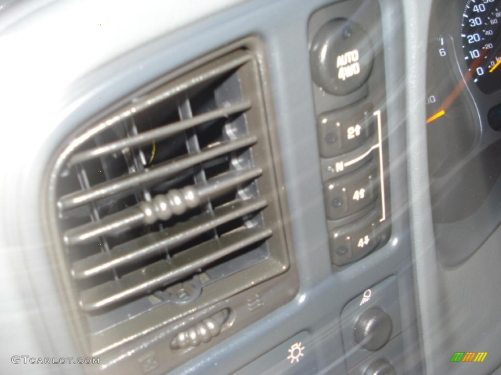 2003 Silverado 1500 LS Extended Cab 4x4 - Light Pewter Metallic / Dark Charcoal photo #17