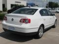 Candy White - Passat Komfort Sedan Photo No. 3