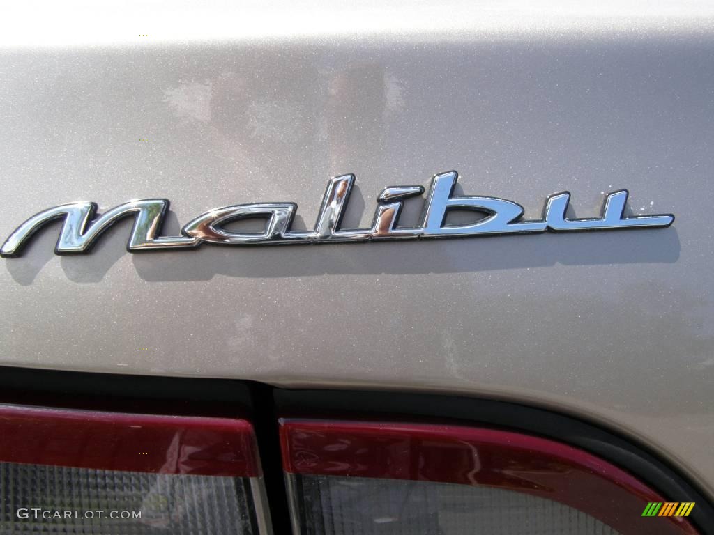 2000 Malibu Sedan - Sandrift Metallic / Neutral photo #12