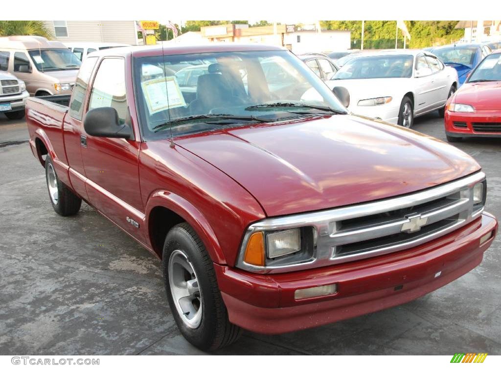 1997 S10 LS Extended Cab - Cherry Red Metallic / Graphite photo #3
