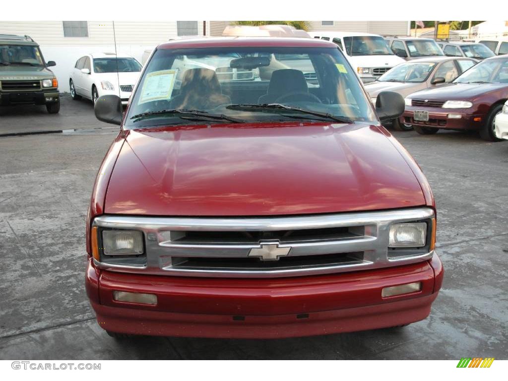 1997 S10 LS Extended Cab - Cherry Red Metallic / Graphite photo #4