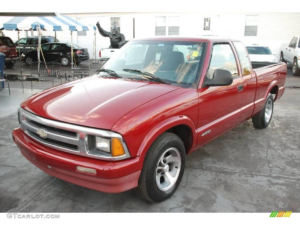 1997 S10 LS Extended Cab - Cherry Red Metallic / Graphite photo #5