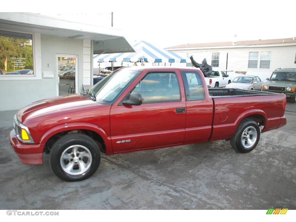 1997 S10 LS Extended Cab - Cherry Red Metallic / Graphite photo #6
