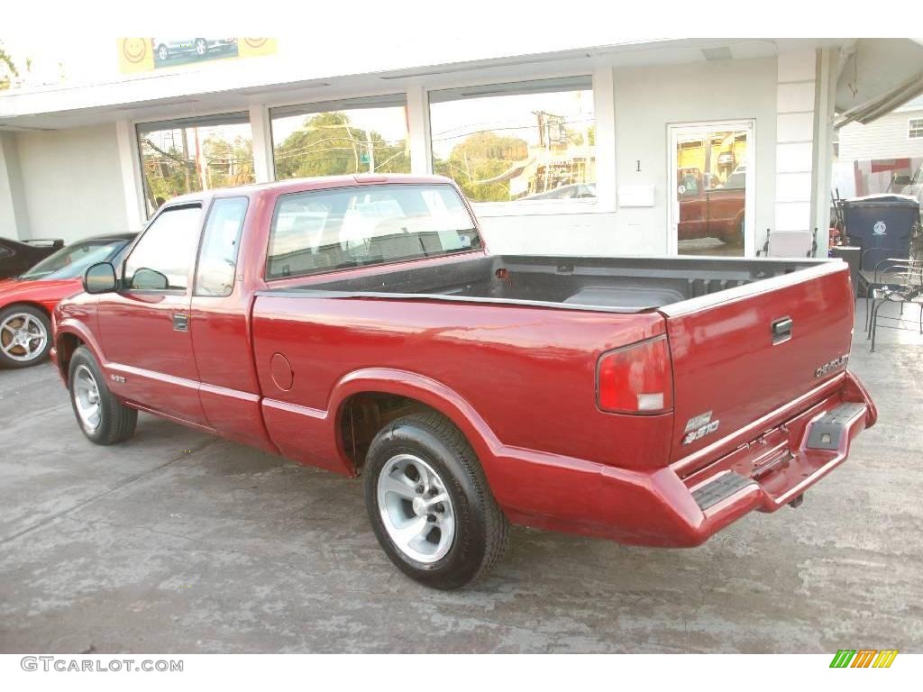1997 S10 LS Extended Cab - Cherry Red Metallic / Graphite photo #8