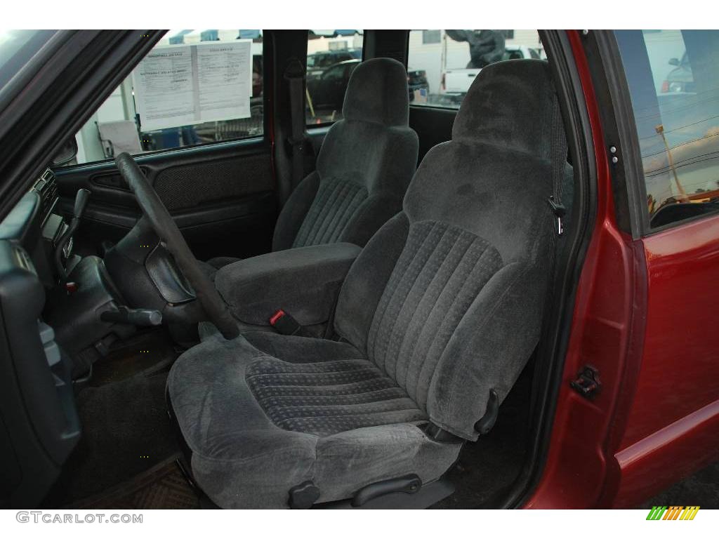 1997 S10 LS Extended Cab - Cherry Red Metallic / Graphite photo #13