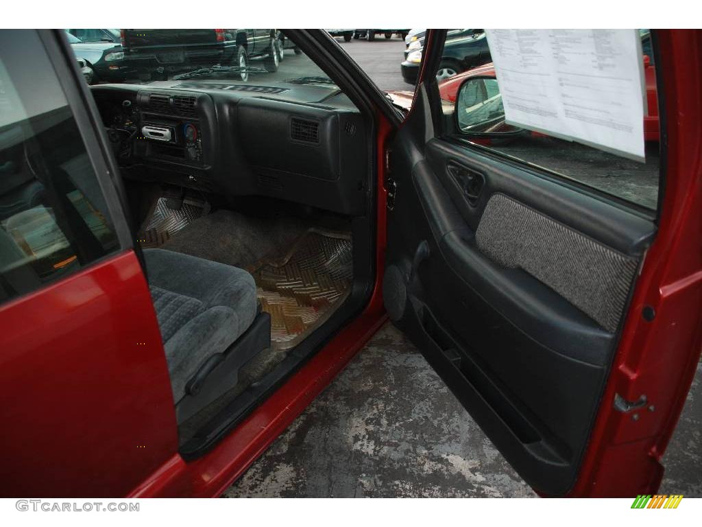 1997 S10 LS Extended Cab - Cherry Red Metallic / Graphite photo #14