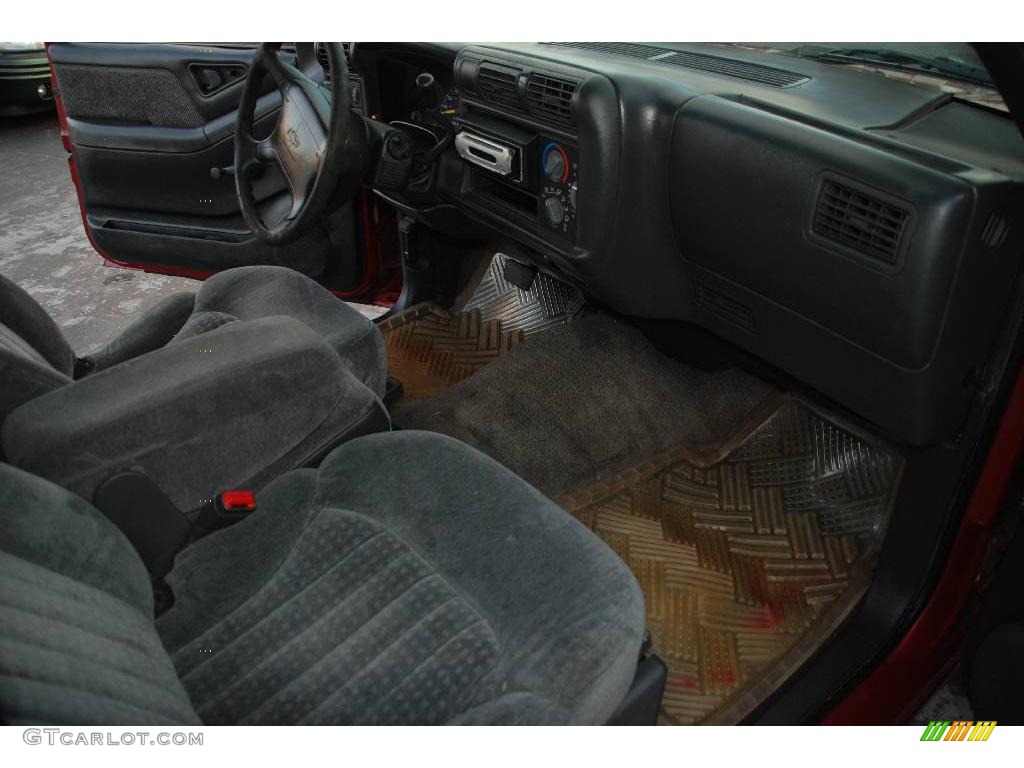 1997 S10 LS Extended Cab - Cherry Red Metallic / Graphite photo #15