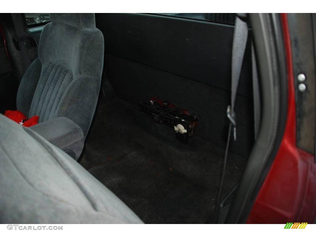 1997 S10 LS Extended Cab - Cherry Red Metallic / Graphite photo #17