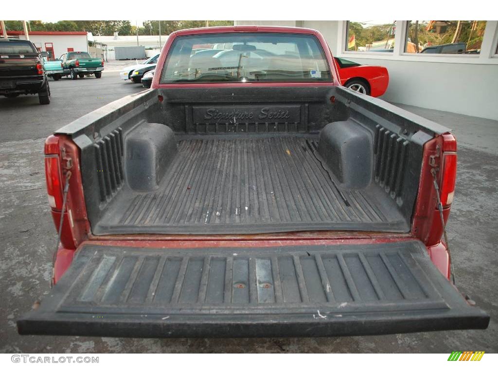 1997 S10 LS Extended Cab - Cherry Red Metallic / Graphite photo #18