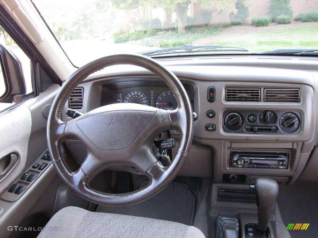1999 Montero Sport XLS 4x4 - Royal Blue Pearl / Tan photo #33
