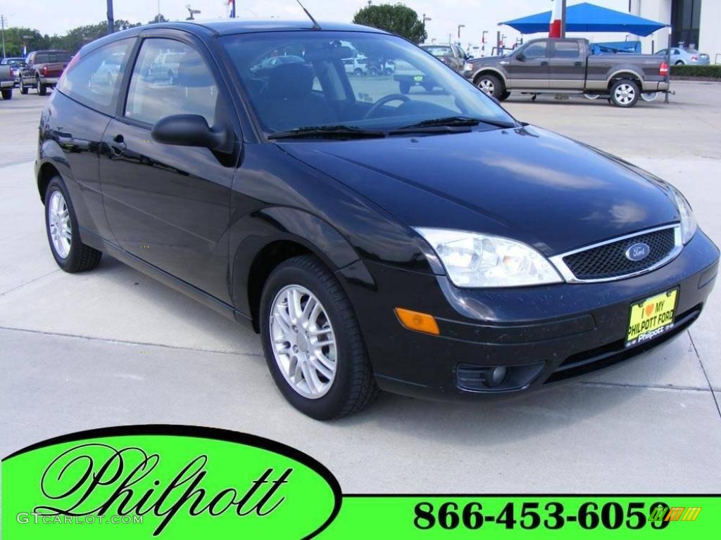 2006 Focus ZX3 SE Hatchback - Pitch Black / Charcoal/Charcoal photo #1